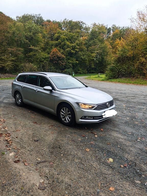 Silber Gebraucht 2018 VW Passat Comfortline Kombi | 14.999 € (Fairer Preis) - Bild 1/4
