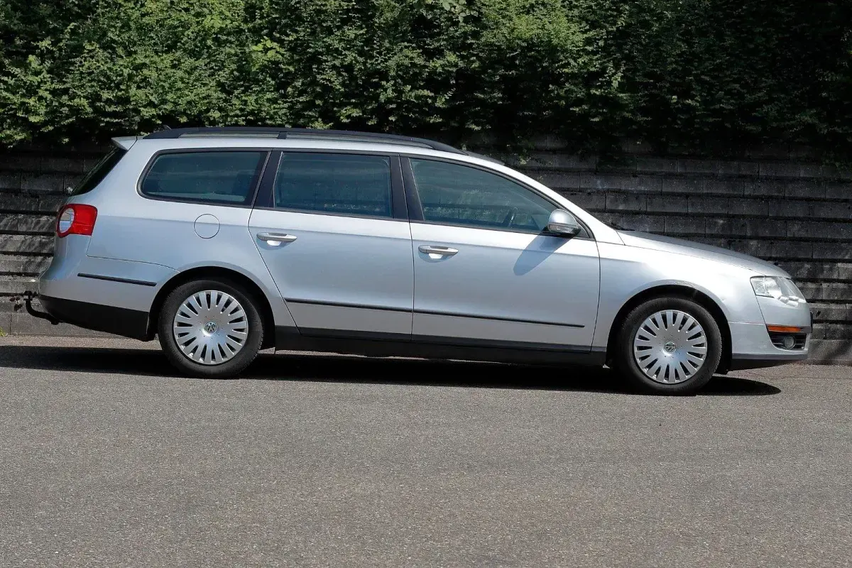 Gebraucht VW Passat 140 PS (102 kW) 2010 Silber Kombi