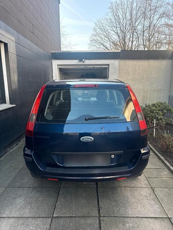 Second-hand Ford Fusion 2002 Albastru Hatchback
