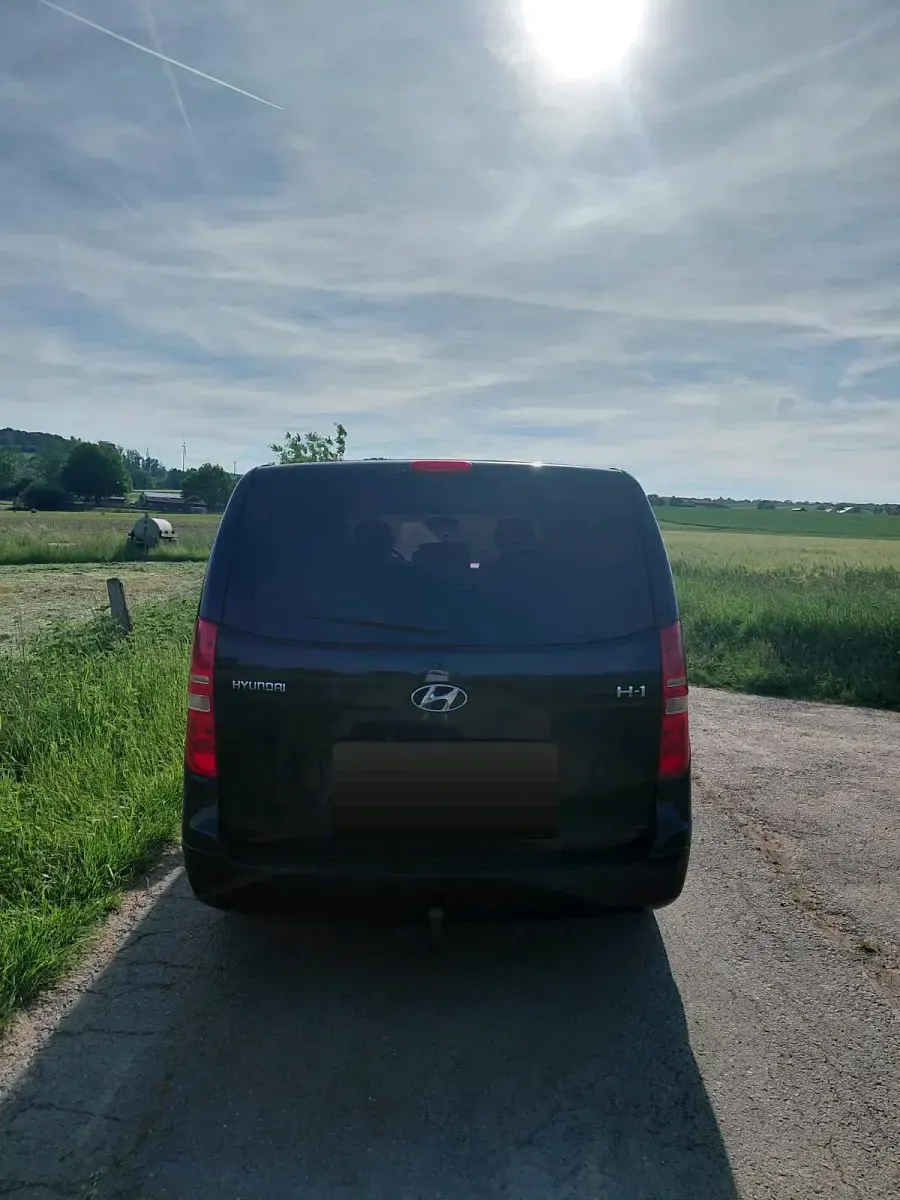 Gebraucht Hyundai H-1 170 PS (125 kW) 2011 Schwarz Van / Kleinbus