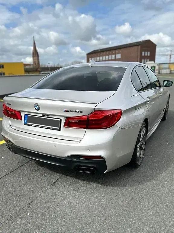 Gebraucht BMW M550 M Performance 400 PS (294 kW) 2019 Silber Limousine