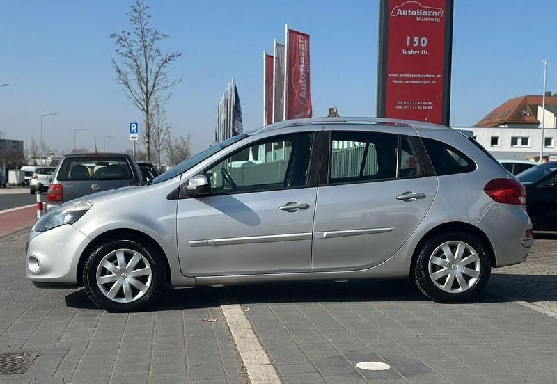 Gebraucht Renault Clio II Dynamique 75 PS (55 kW) 2011 Silber Limousine