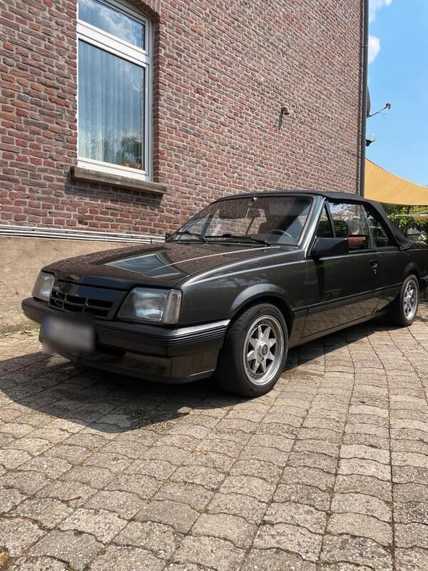 Braun Gebraucht 1986 Opel Ascona Cabrio | 9.800 € - Bild 1/4