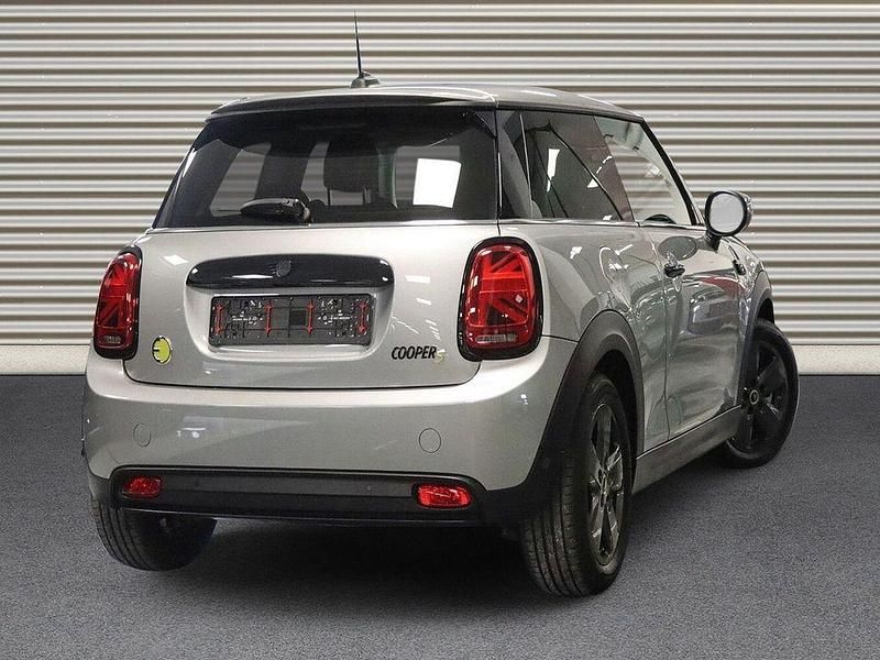 Gebraucht Mini Cooper SE Essential 135 kW (184 PS) 2023 Melting silver iii Kleinwagen