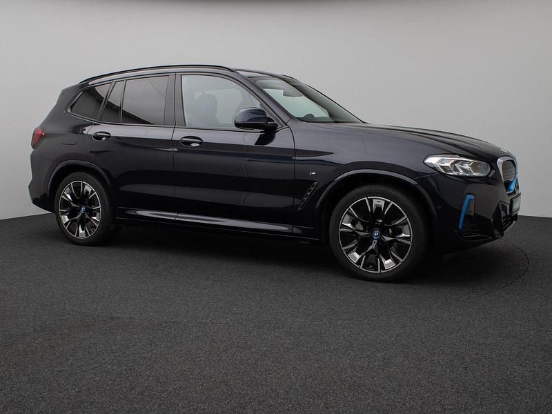 Gebraucht BMW iX3 Impressive 210 kW (286 PS) 2022 M carbonschwarz metallic4schwarz SUV