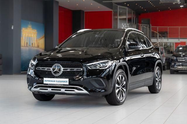 Nachtschwarz Gebraucht 2022 Mercedes GLA180 Business SUV | 31.980 € (Fairer Preis) - Bild 1/4