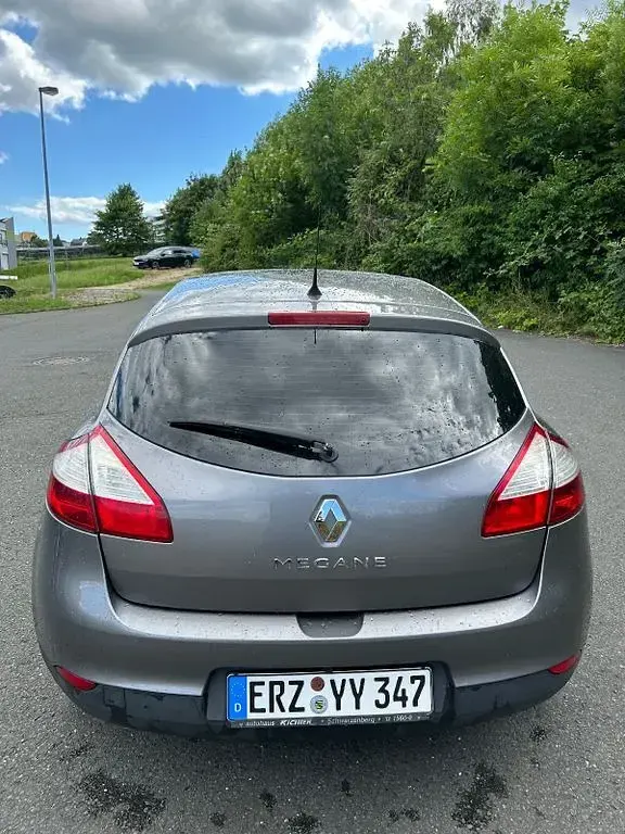 Gebraucht Renault Mégane III Expression 101 PS (74 kW) 2010 Silber Limousine