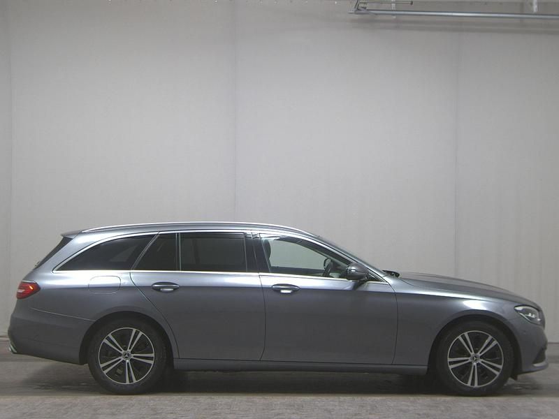 Grau Gebraucht 2022 Mercedes E220 Avantgarde Kombi | 24.780 € (Superpreis) - Bild 1/4