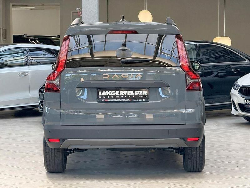 Neu Dacia Jogger Extreme 101 PS (74 kW) 2025 Khakigrün Van / Kleinbus