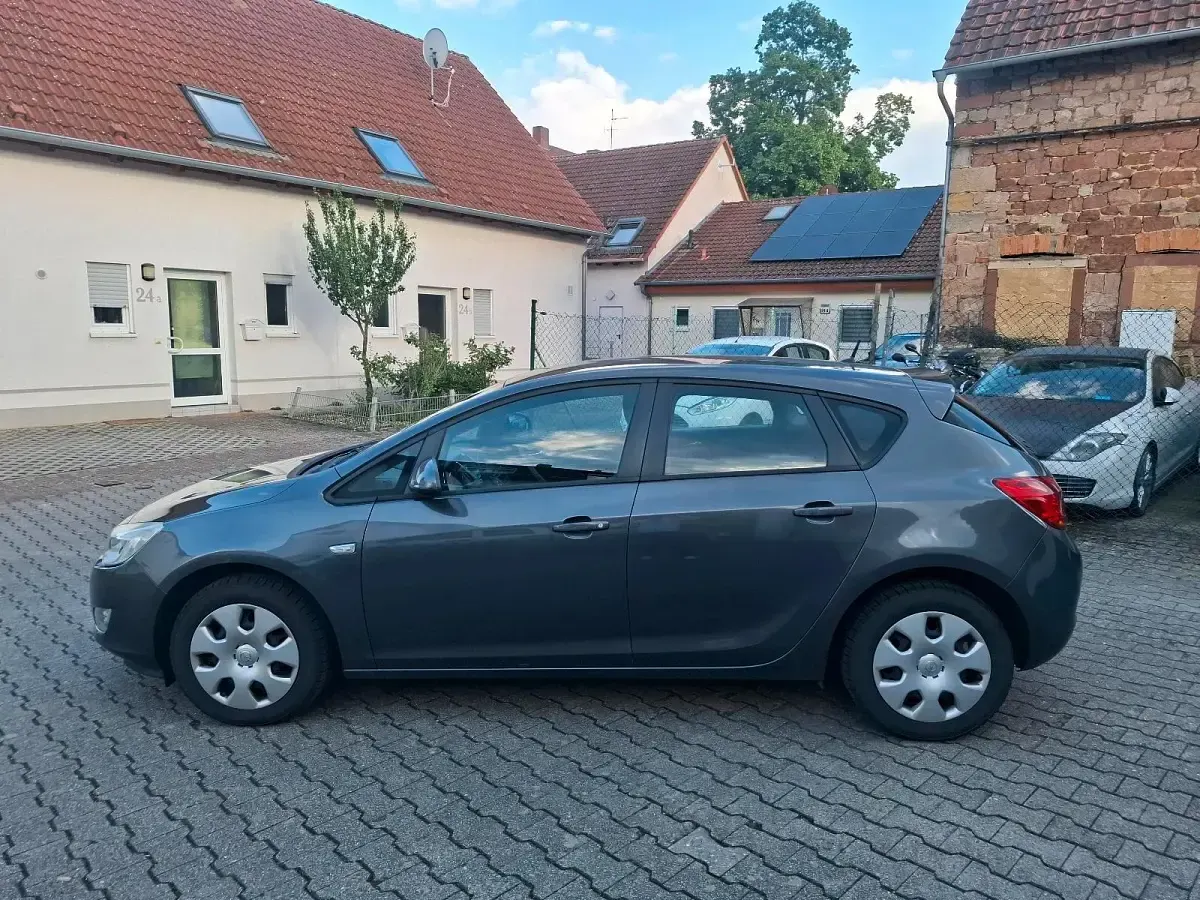 Gebraucht Opel Astra 120 PS (88 kW) 2012 Grau Kleinwagen