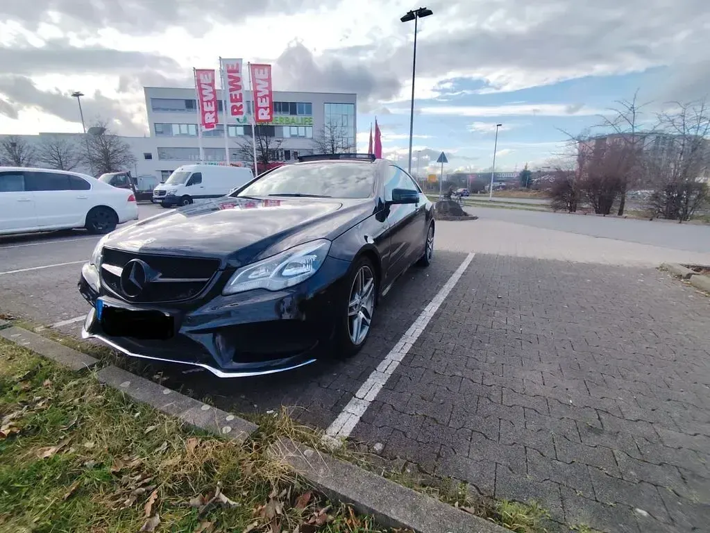 Gebraucht Mercedes E220 Sport 170 PS (125 kW) 2014 Schwarz Coupé