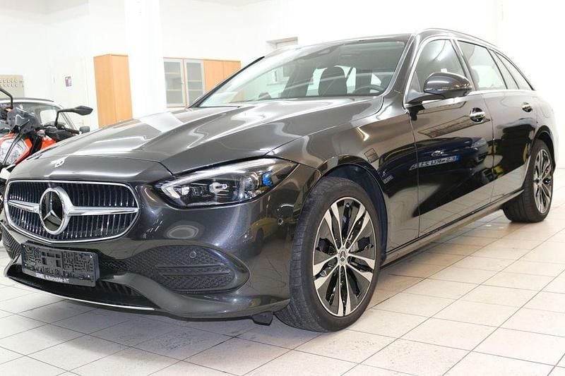 Grau Gebraucht 2022 Mercedes C300e Avantgarde Limousine | 30.900 € (Superpreis) - Bild 1/4