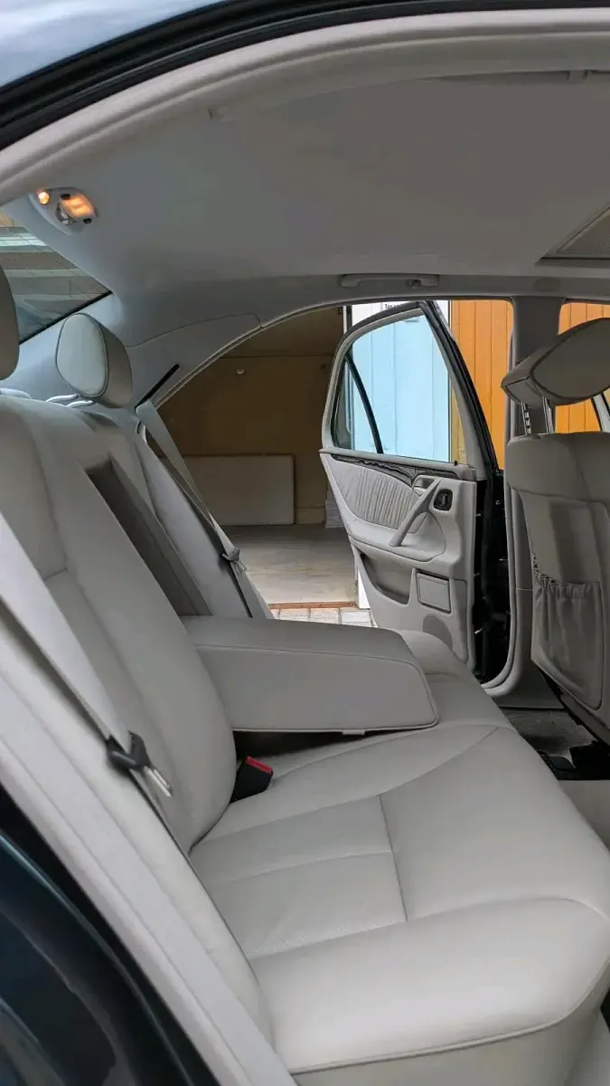 Gebraucht Mercedes E280 Avantgarde 204 PS (150 kW) 1999 Blau Limousine