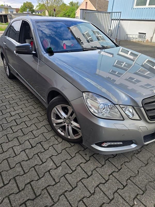 Gebraucht 2009 Mercedes E350 Avantgarde Limousine | 8.999 € (Fairer Preis) - Bild 1/4
