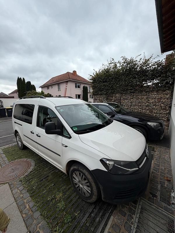 Weiß Gebraucht 2016 VW Caddy Maxi Van / Kleinbus | 9.999 € (Fairer Preis) - Bild 1/4