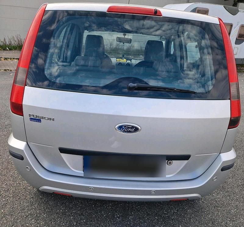 Gebraucht Ford Fusion Ambiente 80 PS (58 kW) 2005 Silber Kleinwagen