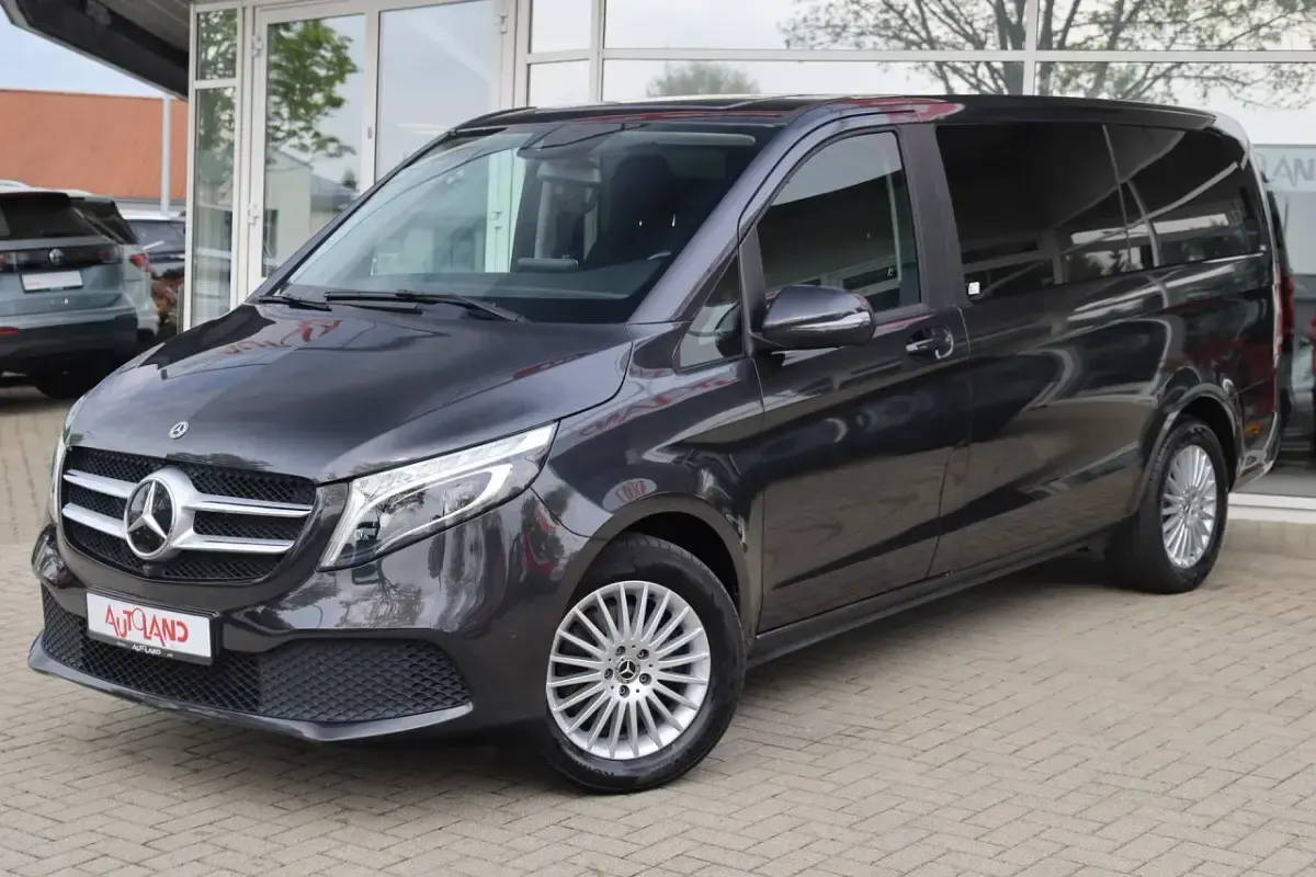 Gebraucht Mercedes V250 190 PS (139 kW) 2020 Graphitgrau metallic Van / Kleinbus