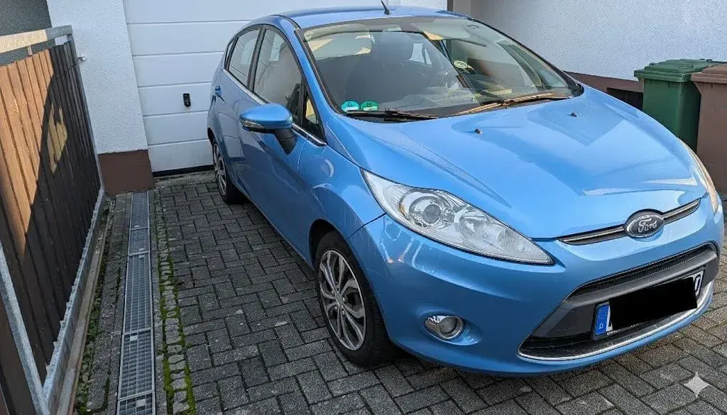 Gebraucht Ford Fiesta Titanium 82 PS (60 kW) 2012 Blau Limousine