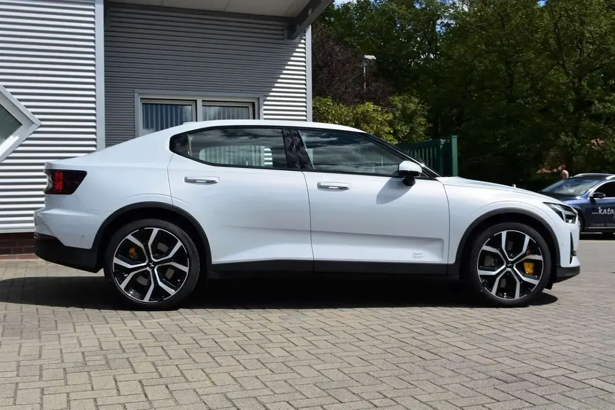 Gebraucht Polestar 2 Performance 350 kW (476 PS) 2023 Weiß metallic Kleinwagen