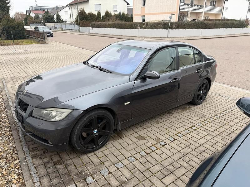 Gebraucht BMW 320 150 PS (110 kW) 2004 Grau Limousine