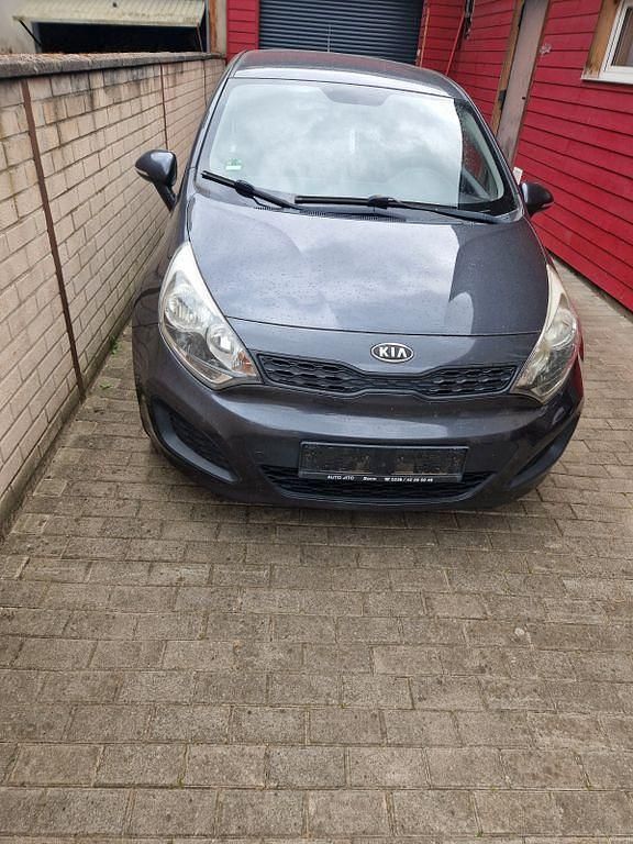 Grau Gebraucht 2012 Kia Rio Limousine | 2.950 € (Guter Preis) - Bild 1/4