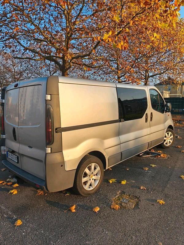 Gebraucht Opel Vivaro 81 PS (59 kW) 2006 Silber Van / Kleinbus