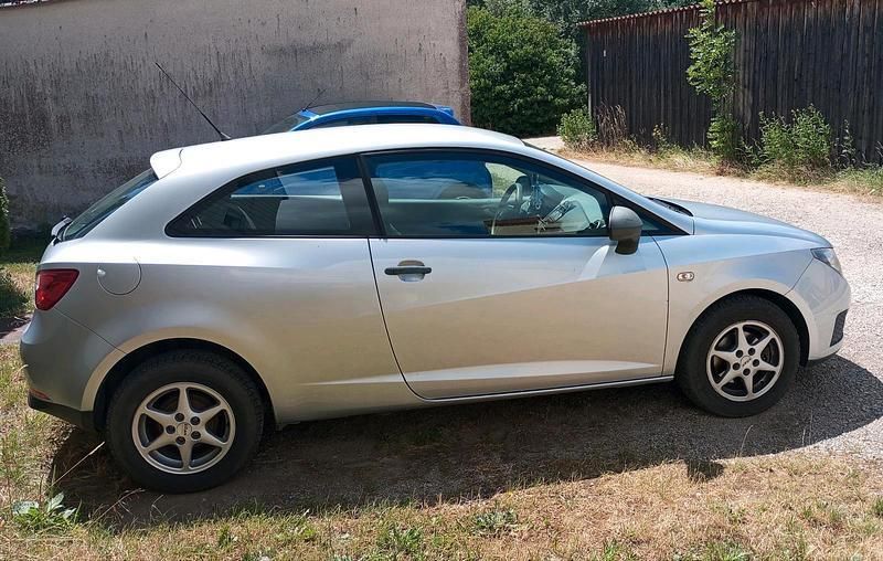 Silber Gebraucht 2011 Seat Ibiza Kleinwagen | 2.390 € (Superpreis) - Bild 1/4