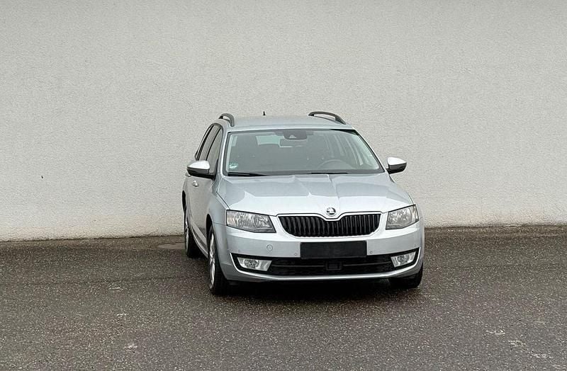Silber Gebraucht 2016 Skoda Octavia Style Kombi | 6.999 € (Superpreis) - Bild 1/4
