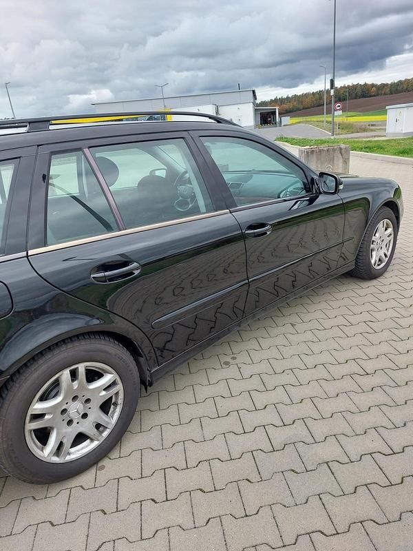 Gebraucht Mercedes E220 170 PS (125 kW) 2007 Schwarz Limousine