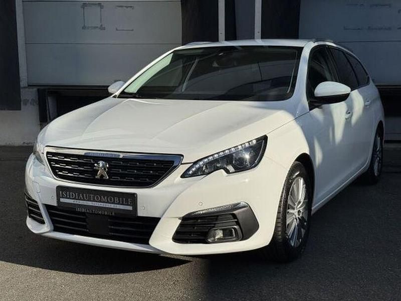 Weiß Gebraucht 2021 Peugeot 308 Allure Kombi | 14.900 € (Fairer Preis) - Bild 1/4