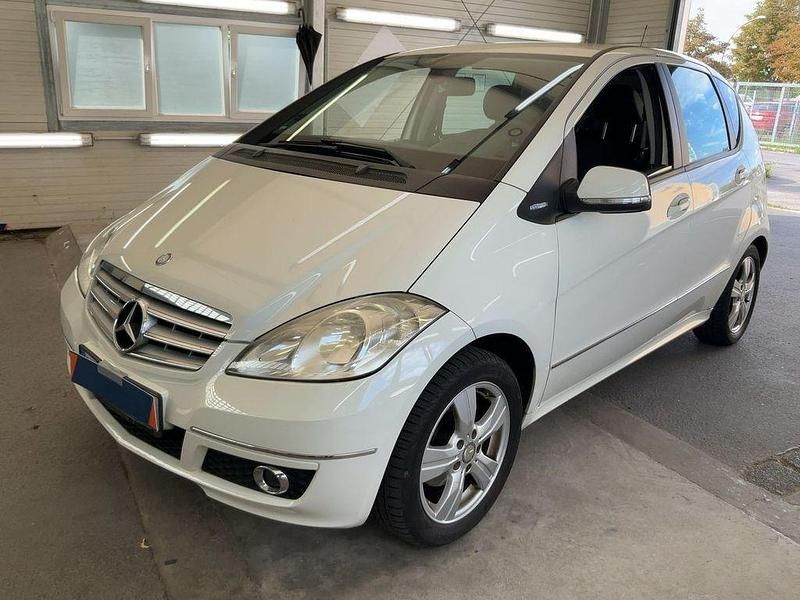 Weiß Gebraucht 2010 Mercedes A160 Avantgarde Limousine | 7.900 € (Teuer) - Bild 1/1