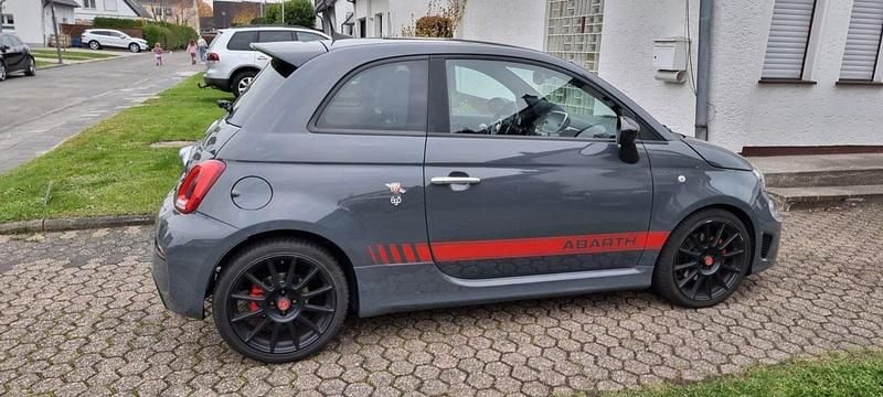 Grau Gebraucht 2017 Abarth 695 Kleinwagen | 17.400 € (Fairer Preis) - Bild 1/4