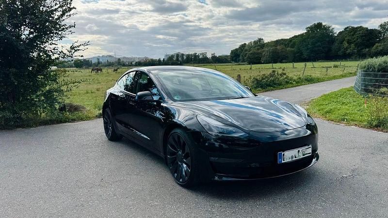 Schwarz Gebraucht 2021 Tesla Model 3 Performance Limousine | 31.890 € (Fairer Preis) - Bild 1/4