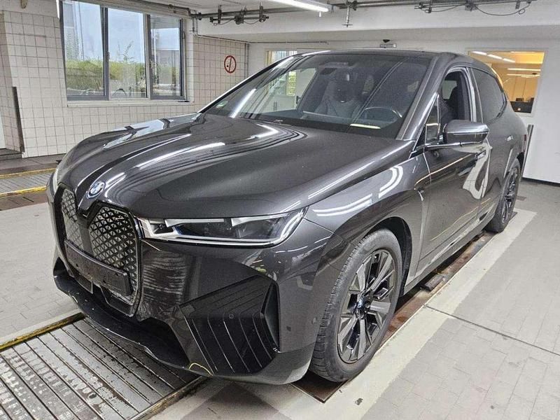 Sophistograu brillanteffekt metalli Gebraucht 2022 BMW iX Sport Line SUV | 43.450 € (Fairer Preis) - Bild 1/2
