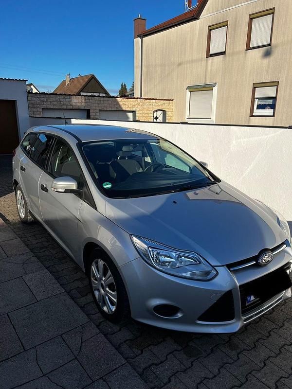 Gebraucht Ford Focus Ambiente 101 PS (74 kW) 2014 Silber Kombi