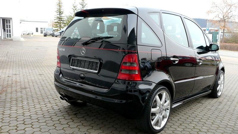 Second-hand Mercedes A210 140 CP (102 kW) 2002 Negru Hatchback