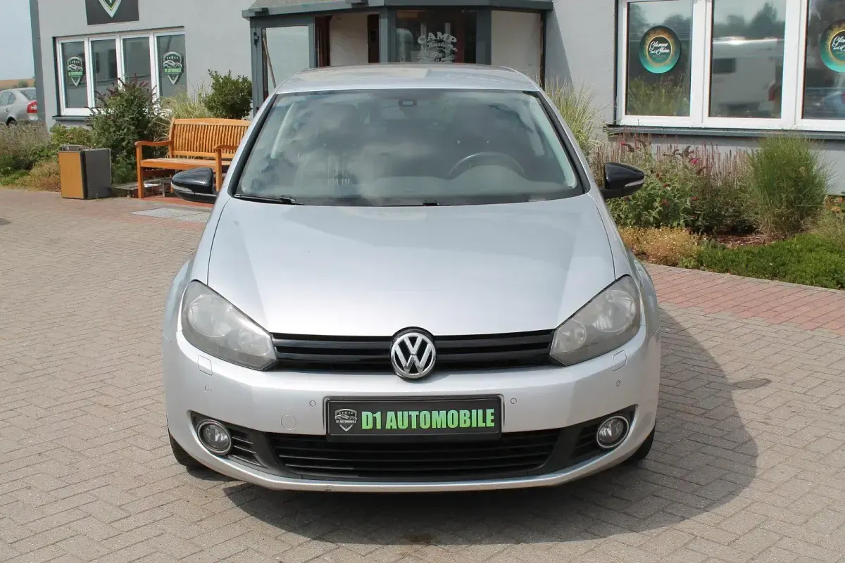 Gebraucht VW Golf VII Match 105 PS (77 kW) 2013 Silber Limousine