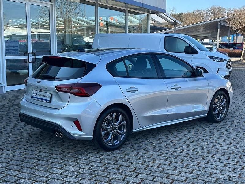 Gebraucht Ford Focus ST-Line 155 PS (114 kW) 2025 Moondust silver Limousine