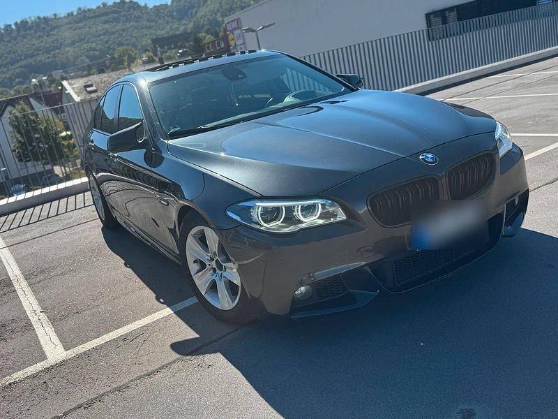 Grau Gebraucht 2011 BMW 525 Limousine | 11.950 € (Fairer Preis) - Bild 1/4