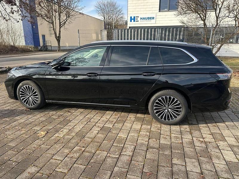 Gebraucht VW Passat Elegance 150 PS (110 kW) 2024 Schwarz Kombi