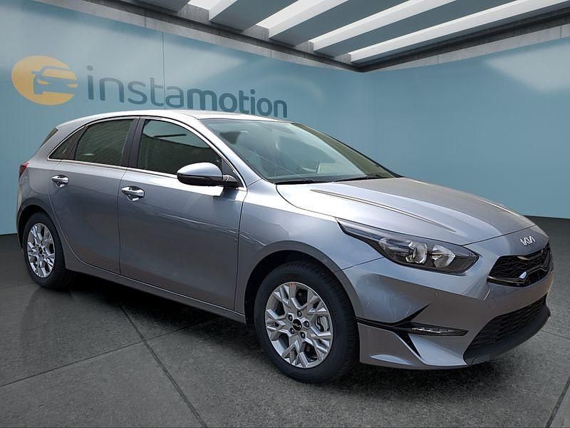 Nowe Kia Ceed 101 KM (74 kW) 2025 Srebrny Hatchback