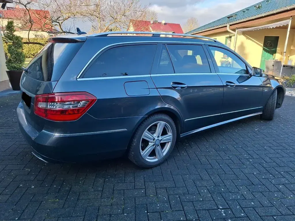 Gebraucht Mercedes E350 Avantgarde 265 PS (194 kW) 2012 Grau Kombi