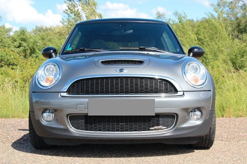 Grau Gebraucht 2009 Mini John Cooper Works Kleinwagen | 10.995 € (Fairer Preis) - Bild 1/4