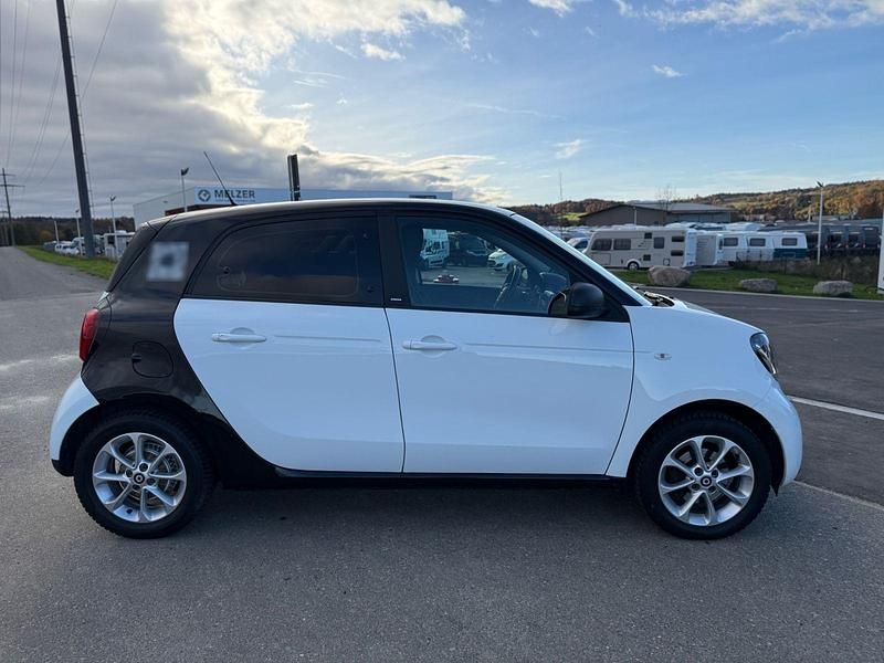Gebraucht Smart ForFour 71 PS (52 kW) 2017 Weiß Kleinwagen