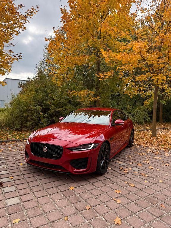 Rot Gebraucht 2019 Jaguar XE S Limousine | 21.400 € (Fairer Preis) - Bild 1/4