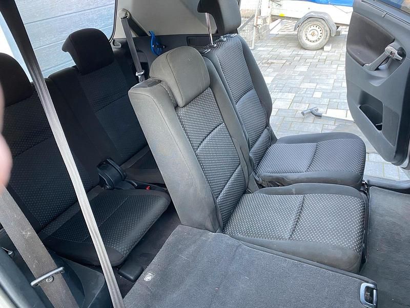 Gebraucht Toyota Verso 148 PS (108 kW) 2009 Silber Van / Kleinbus