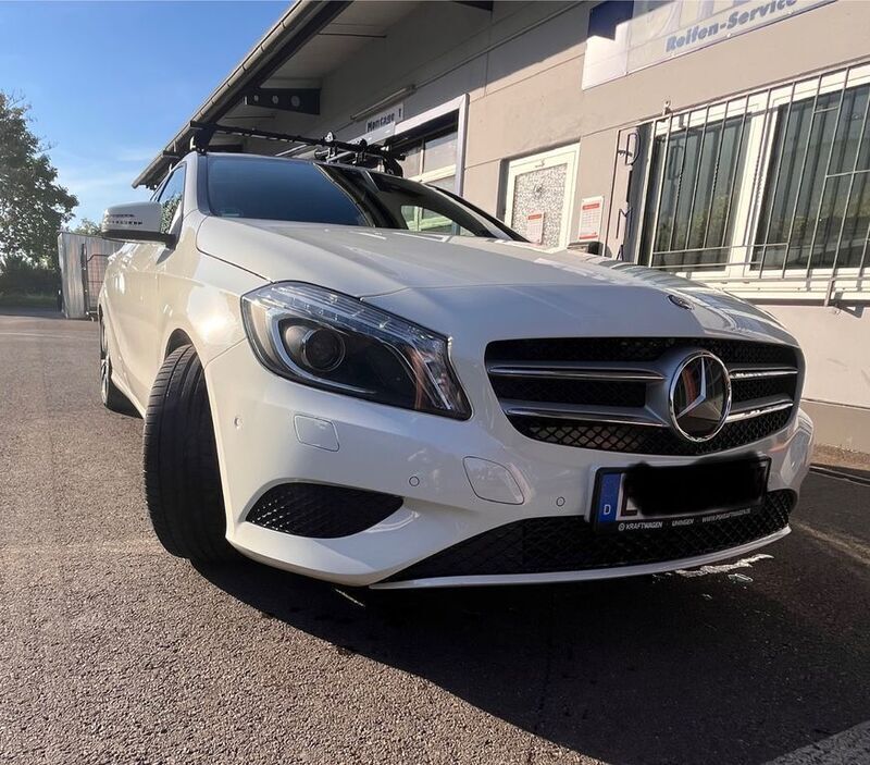 Weiß Gebraucht 2015 Mercedes A180 Urban Limousine | 14.200 € (Fairer Preis) - Bild 1/4