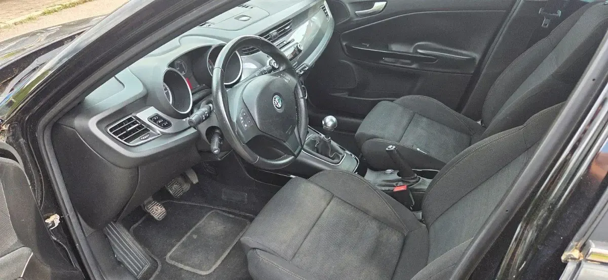 Gebraucht Alfa Romeo Giulietta 120 PS (88 kW) 2011 Schwarz Kleinwagen