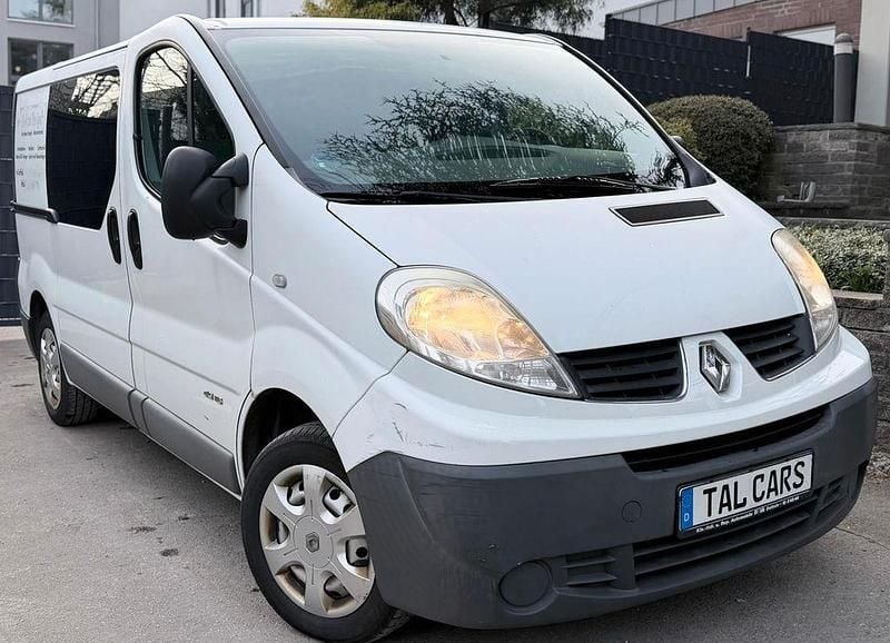 Gebraucht Renault Trafic 114 PS (83 kW) 2011 Weiß Van / Kleinbus