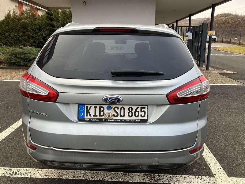 Gebraucht Ford Mondeo 140 PS (102 kW) 2013 Silber Kombi